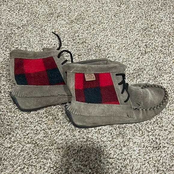 Laurentian Cheif Canada lace up red plaid moccasins - Picture 1 of 6